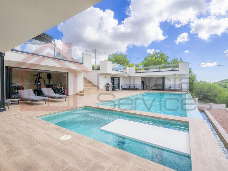 Villa for Sale in Pinar De Campoverde, Alicante 2