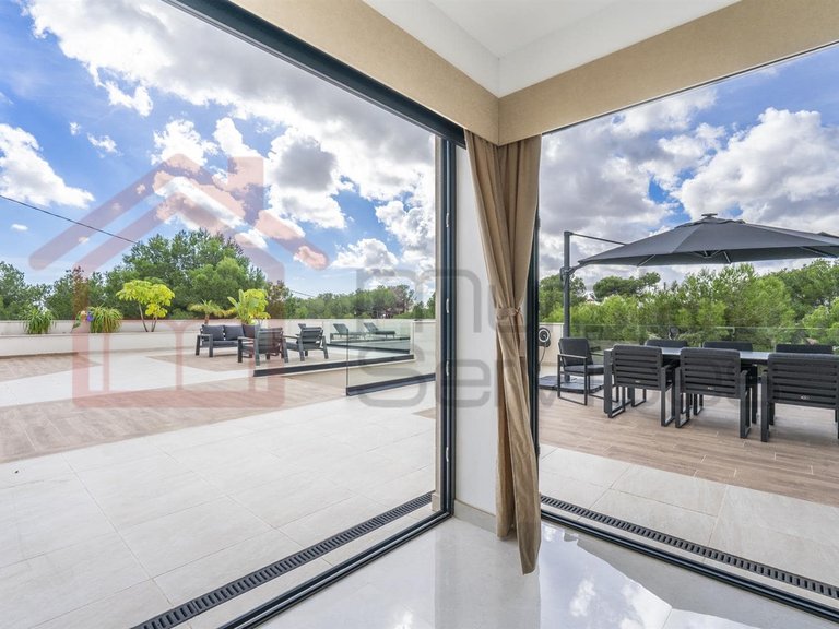 Villa for Sale in Pinar De Campoverde, Alicante 22