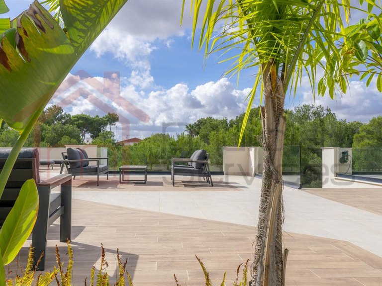 Villa for Sale in Pinar De Campoverde, Alicante 24