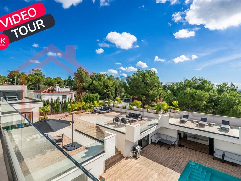 Villa for Sale in Pinar De Campoverde, Alicante 1