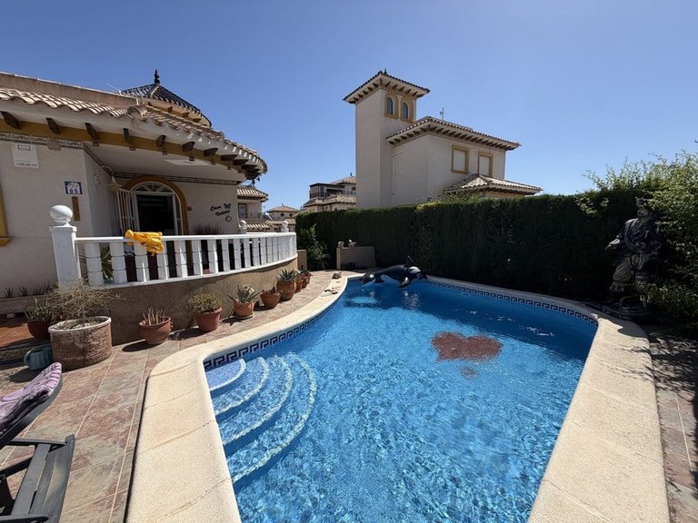 Villa for Sale in Villamartin, 3