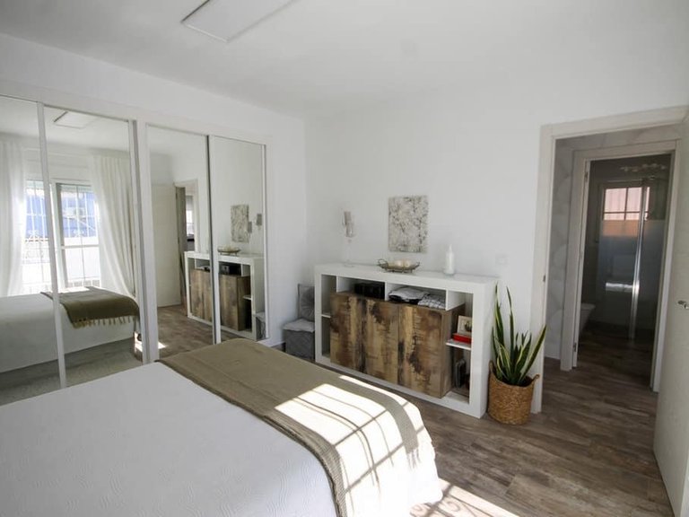 Villa for Sale in Villamartin, 18