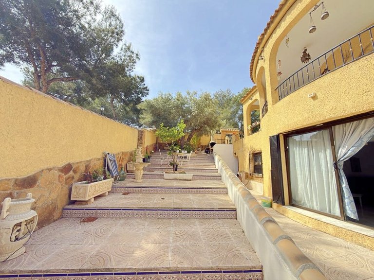 Villa for Sale in Villamartin, Alicante 8