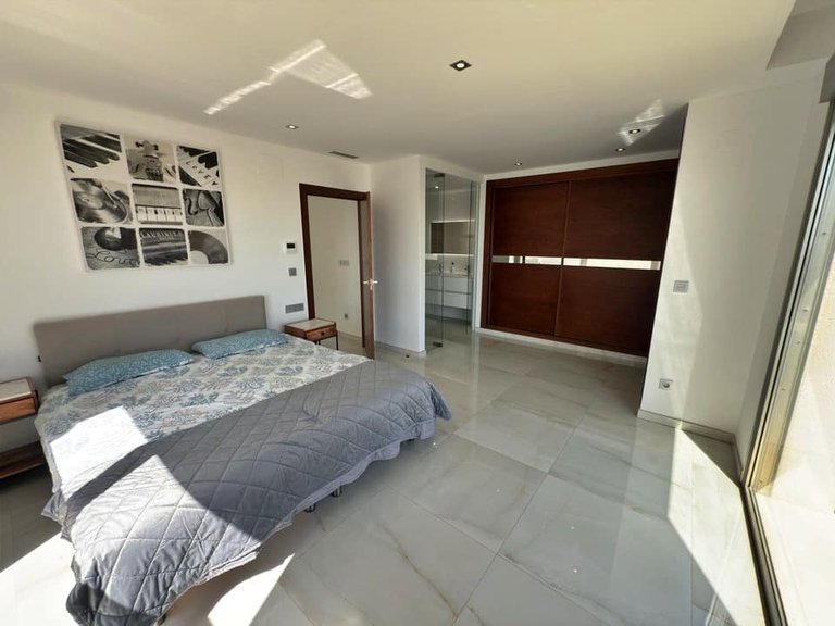 Villa for Sale in Villamartin, Alicante 30