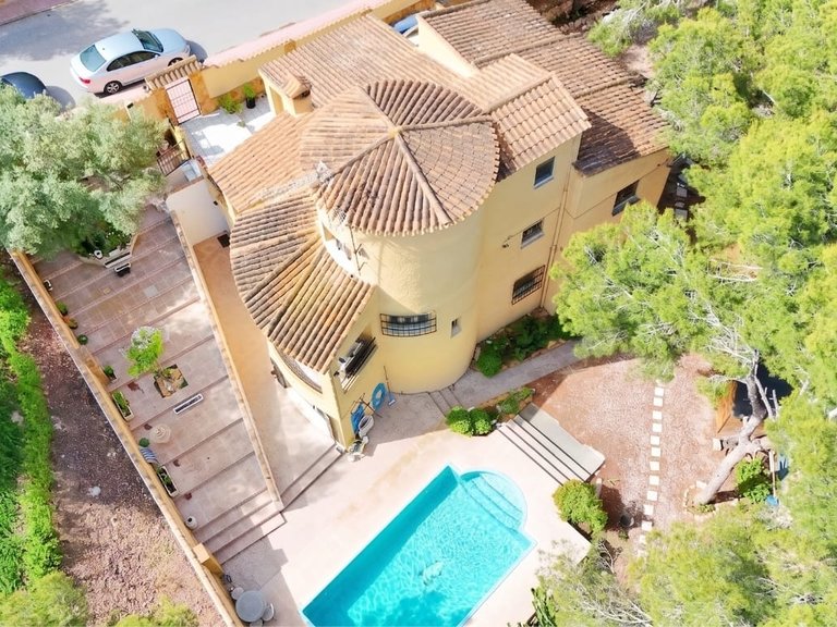 Villa for Sale in Villamartin, Alicante 3