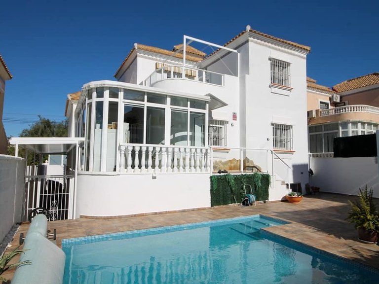 Villa for Sale in Villamartin, 1