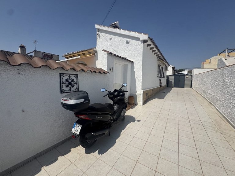 Villa for Sale in Villamartin, 7