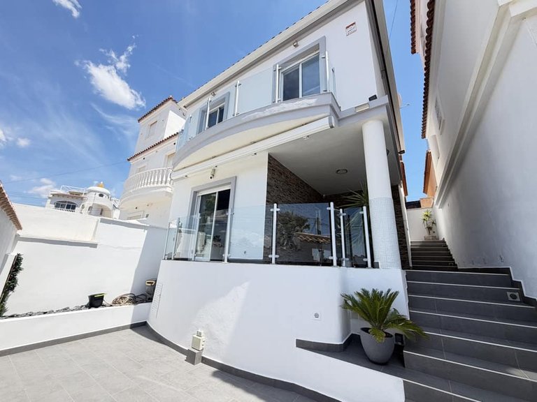 Villa for Sale in El Galan, Alicante 1