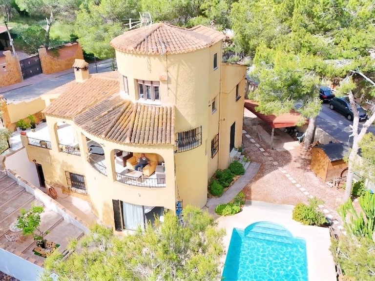 Villa for Sale in Villamartin, Alicante 1
