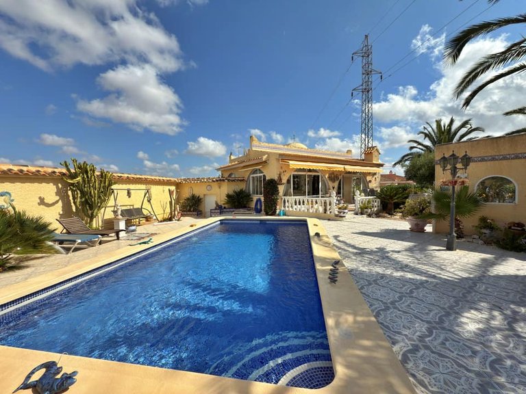 Villa for Sale in Blue Lagoon, Alicante 2