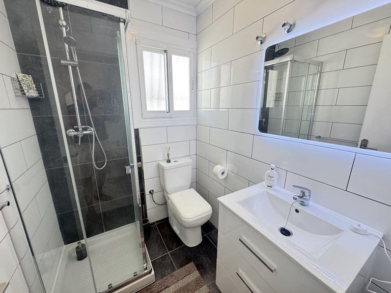 Villa for Sale in Villamartin, 16