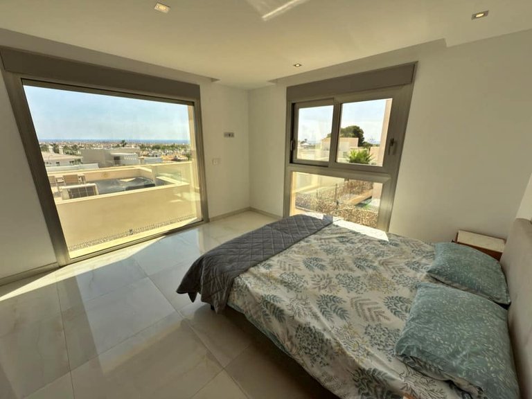 Villa for Sale in Villamartin, Alicante 29