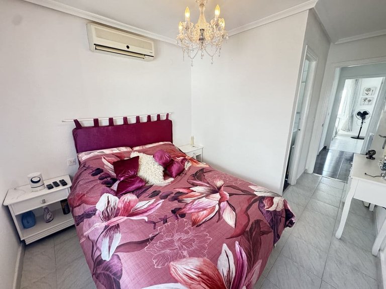 Villa for Sale in Villamartin, 18