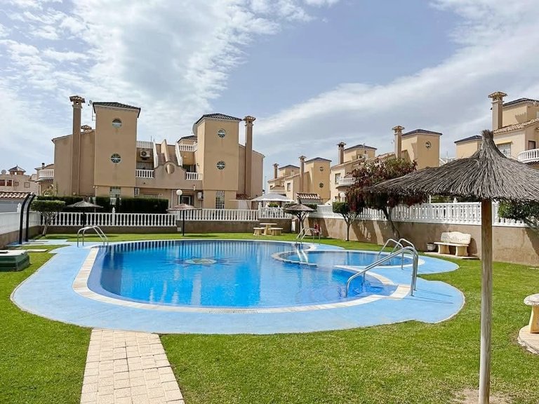 Apartment for Sale in Lomas De Cabo Roig, Alicante 1