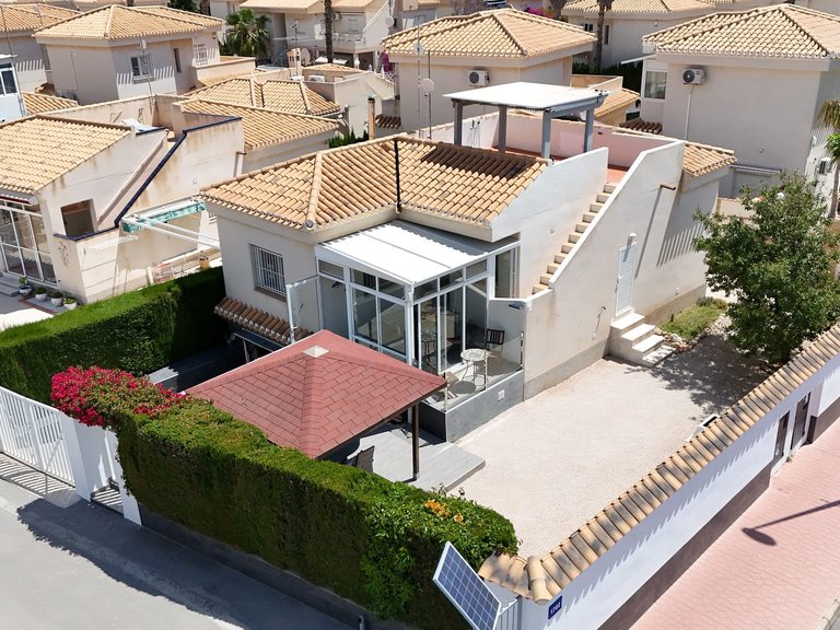 Villa for Sale in La Zenia, Alicante 1