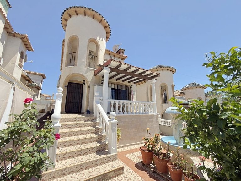 Villa for Sale in El Galan, Alicante 1