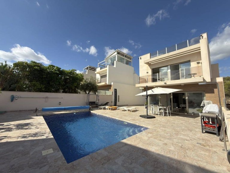 Villa for Sale in San Miguel De Salinas, Murcia 32