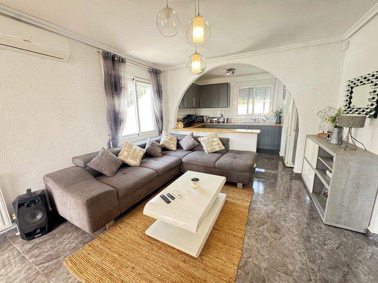 Villa for Sale in Villamartin, 11