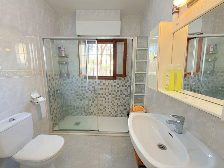 Villa for Sale in Villamartin, Alicante 23