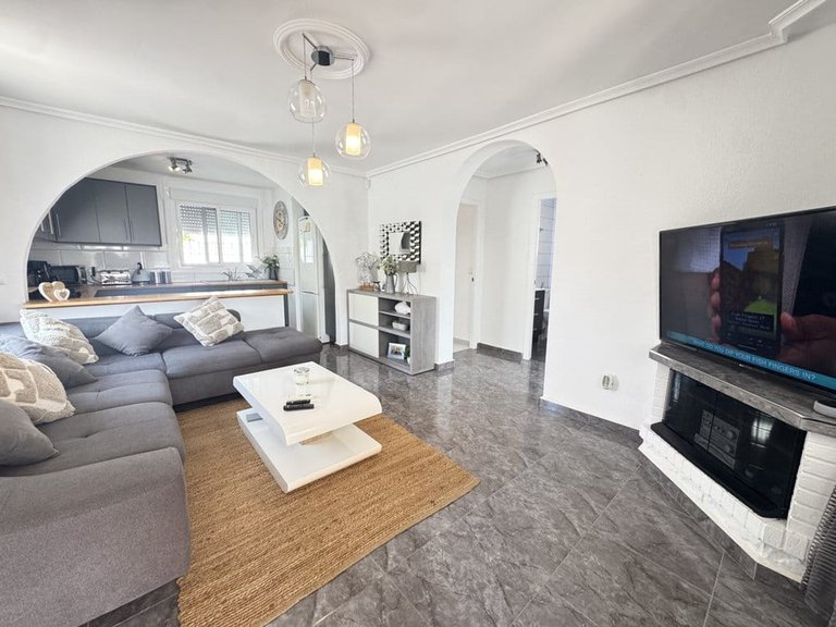 Villa for Sale in Villamartin, 10