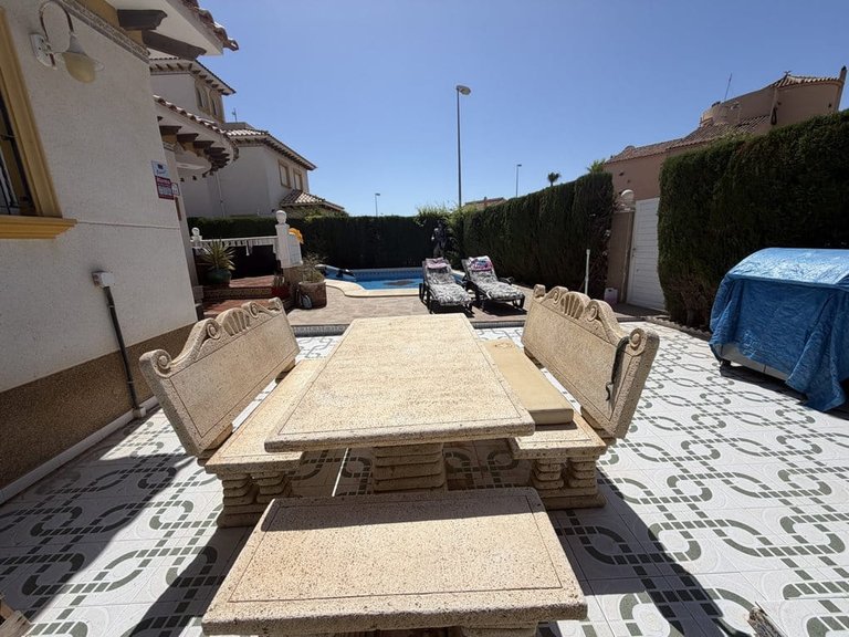 Villa for Sale in Villamartin, 25