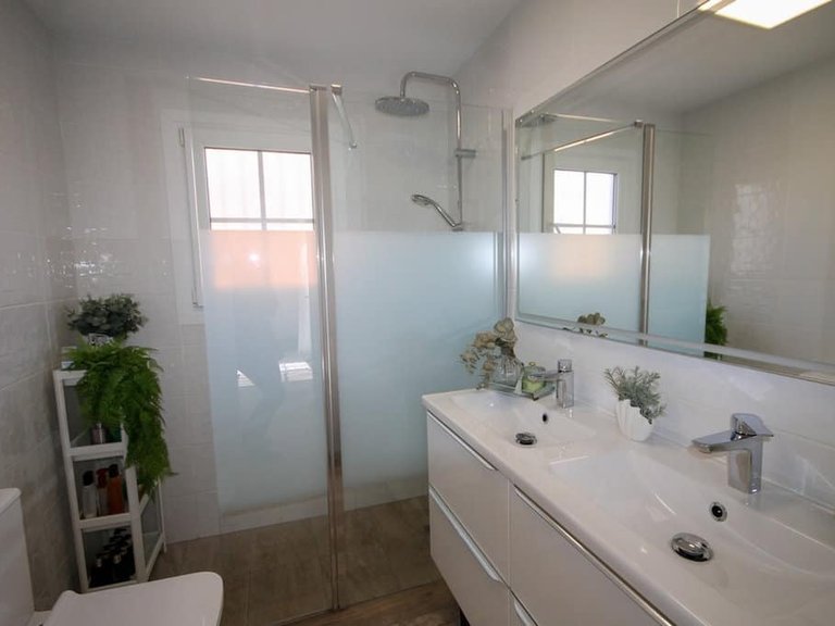 Villa for Sale in Villamartin, 13