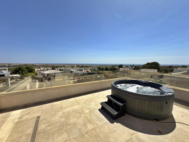 Villa for Sale in Villamartin, Alicante 42