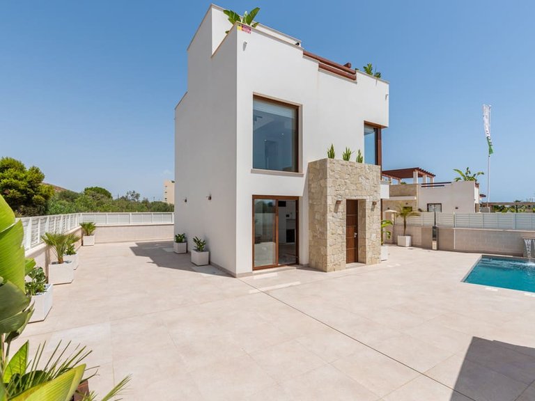 Villa for Sale in Los Montesinos, Alicante 4