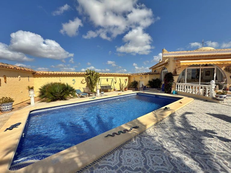 Villa for Sale in Blue Lagoon, Alicante 3