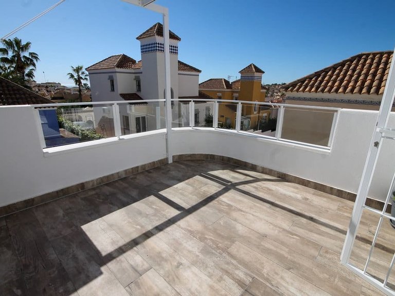 Villa for Sale in Villamartin, 21