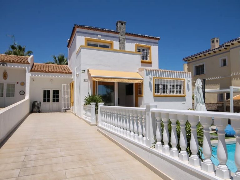 Villa for Sale in Los Dolses, Alicante 3