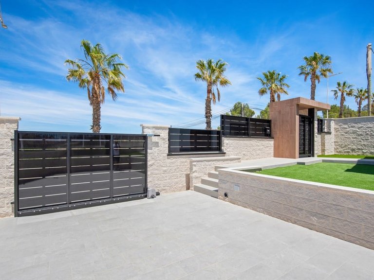 Villa for Sale in La Finca Golf, Alicante 10