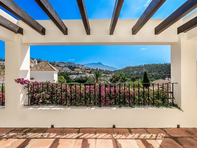 villa for sale in Los Arqueros, Malaga 109136 2
