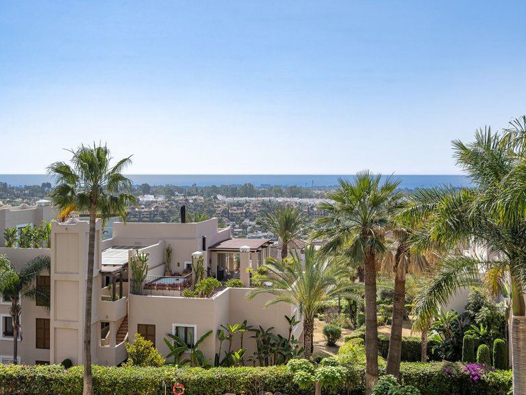 apartment for sale in El Paraiso, Malaga 109176 1
