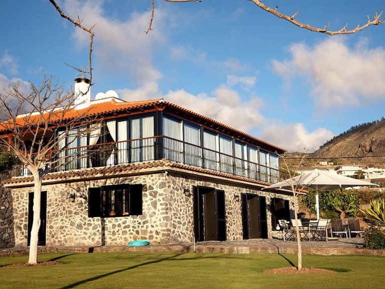 Villa for sale in Guia de Isora, Tenerife 1502140 1