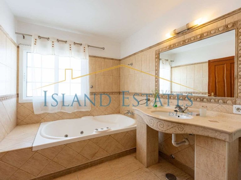 Villa for sale in Golf del Sur, Tenerife 8