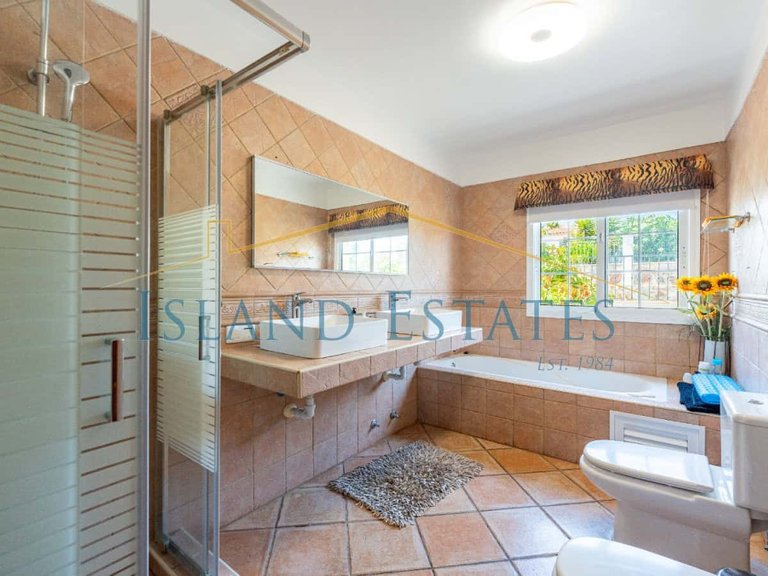 Villa for sale in Golf del Sur, Tenerife 11