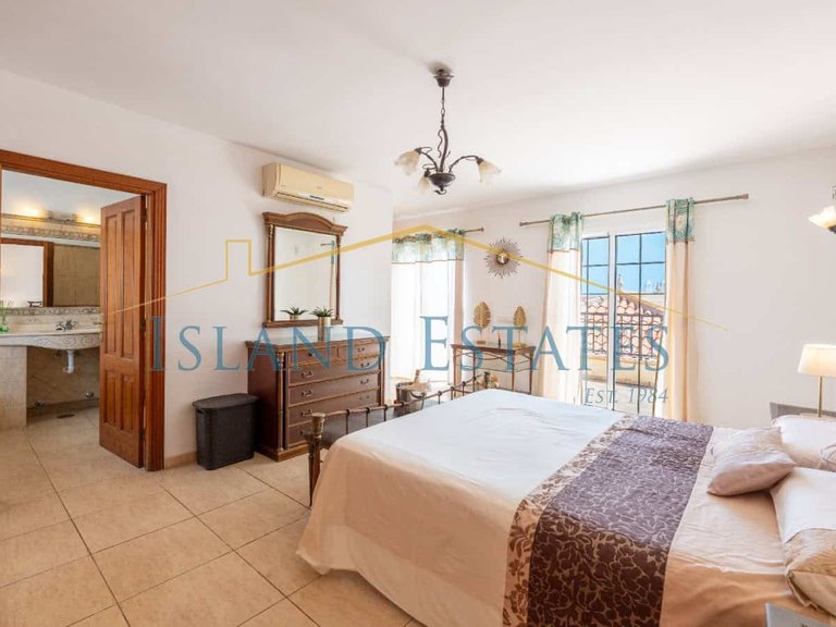 Villa for sale in Golf del Sur, Tenerife 10