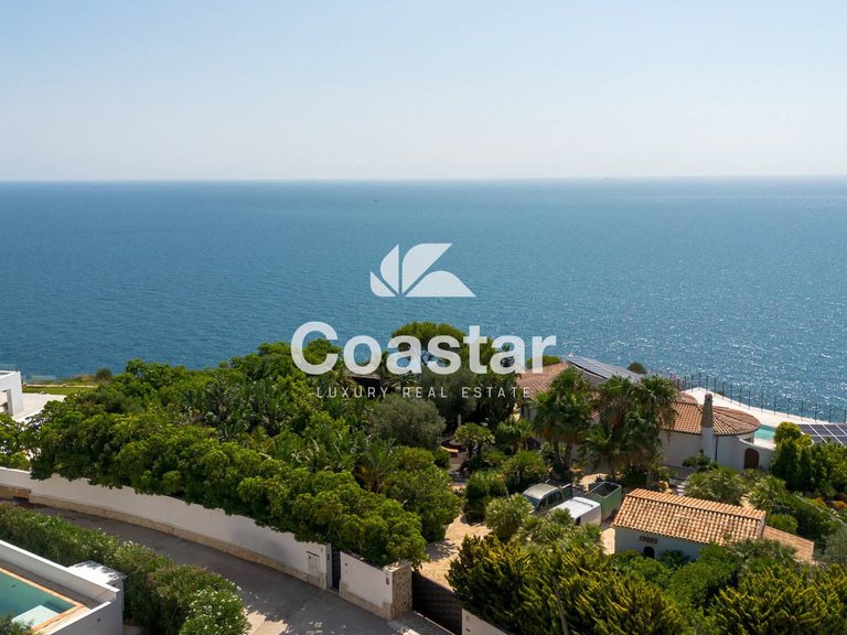 Mediterranean Charm In Prestigious Location 2