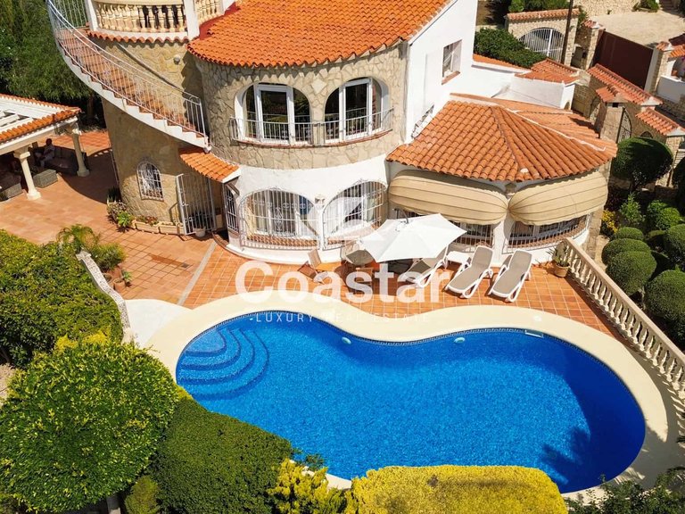 Mediterranean Charm In Prestigious Location 4