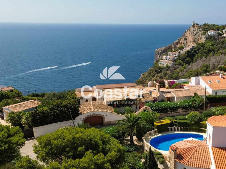 Mediterranean Charm In Prestigious Location 5
