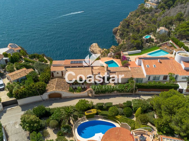 Mediterranean Charm In Prestigious Location 6