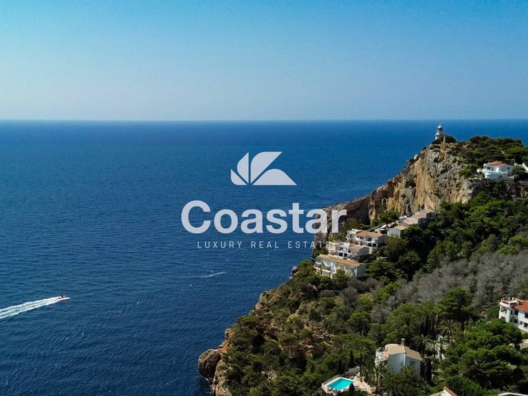 Mediterranean Charm In Prestigious Location 7