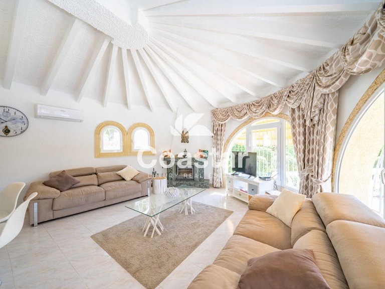 Mediterranean Charm In Prestigious Location 8