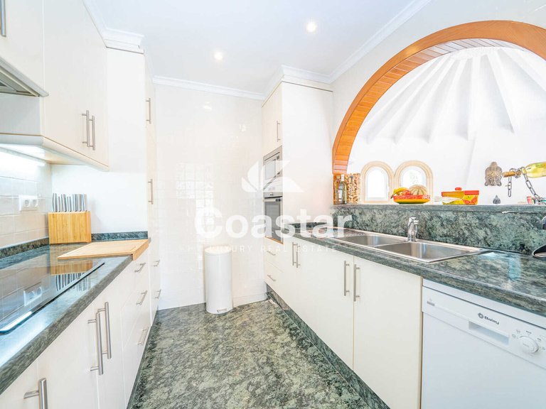 Mediterranean Charm In Prestigious Location 9