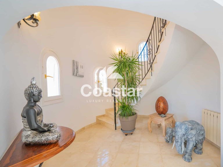 Mediterranean Charm In Prestigious Location 11