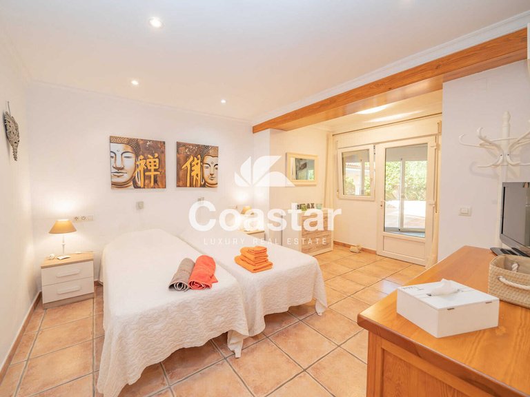 Mediterranean Charm In Prestigious Location 16