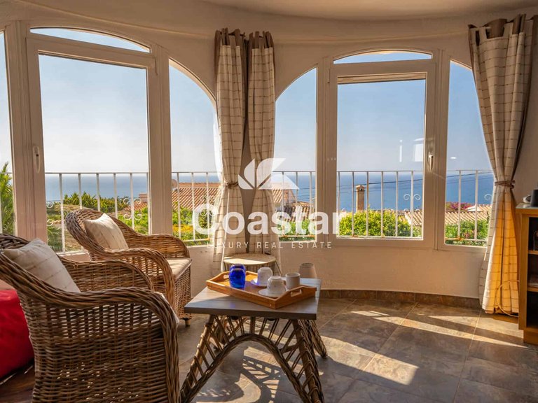 Mediterranean Charm In Prestigious Location 19