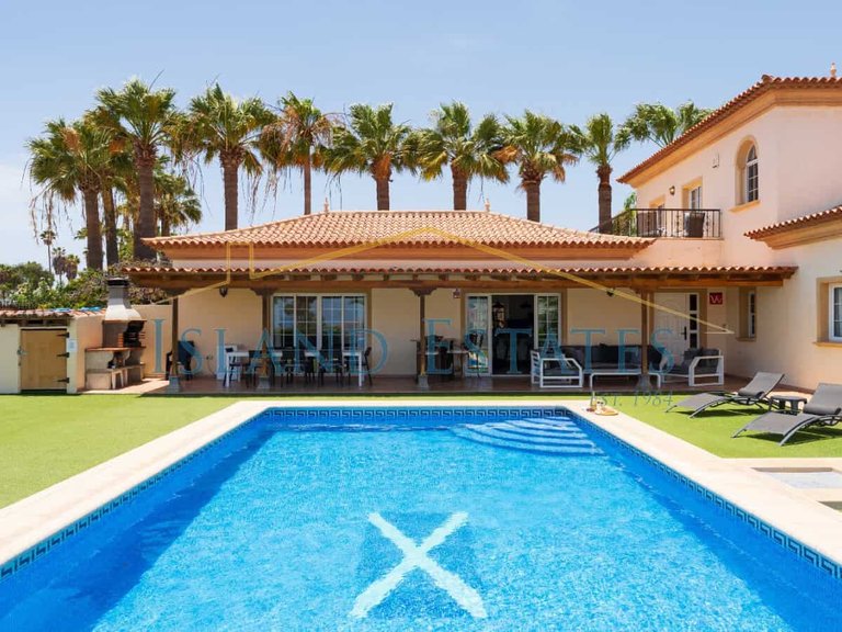 Villa for sale in Golf del Sur, Tenerife 1