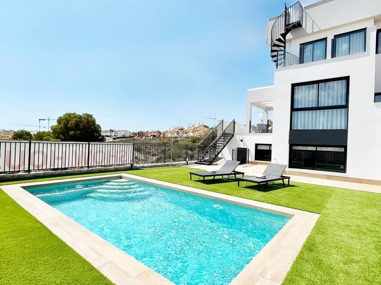 Villa for sale in Algorfa, Alicante, Costa Blanca 1